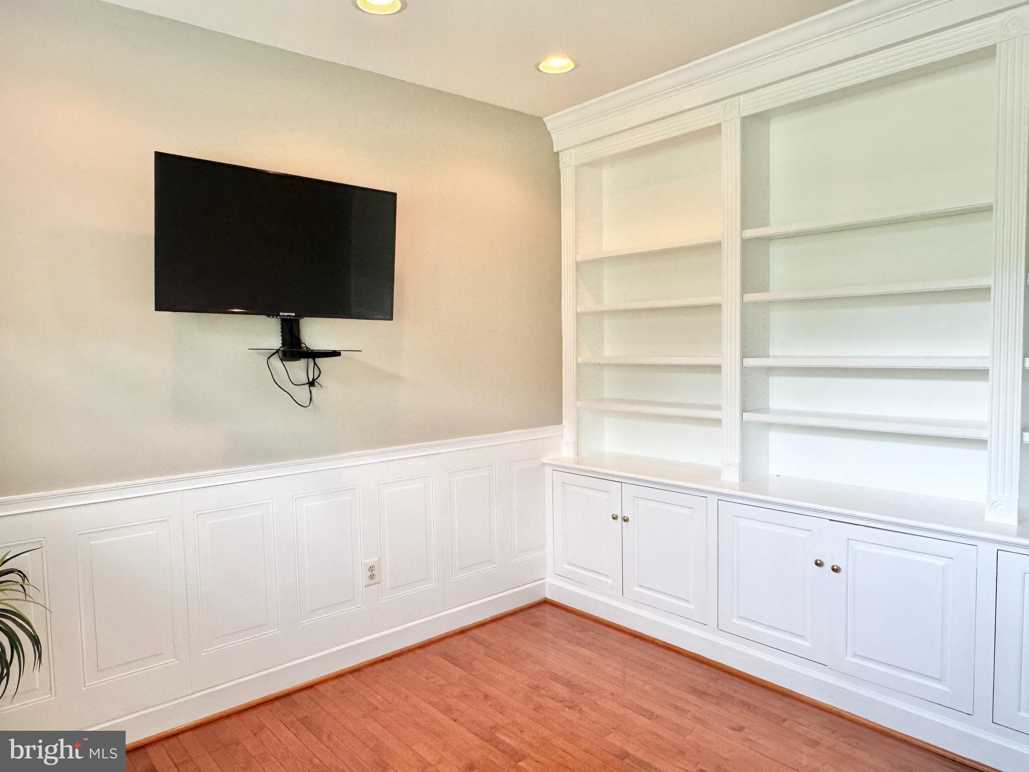 STONEWALL MANOR - Residential Lease