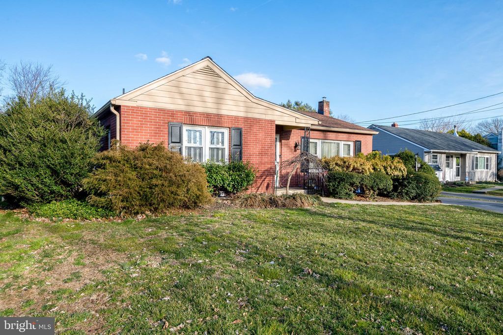 Photo of 129 OAK VIEW RD, LANCASTER, PA 17602 (MLS # PALA2031898)