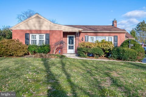 Photo of 129 OAK VIEW RD, LANCASTER, PA 17602 (MLS # PALA2031898)