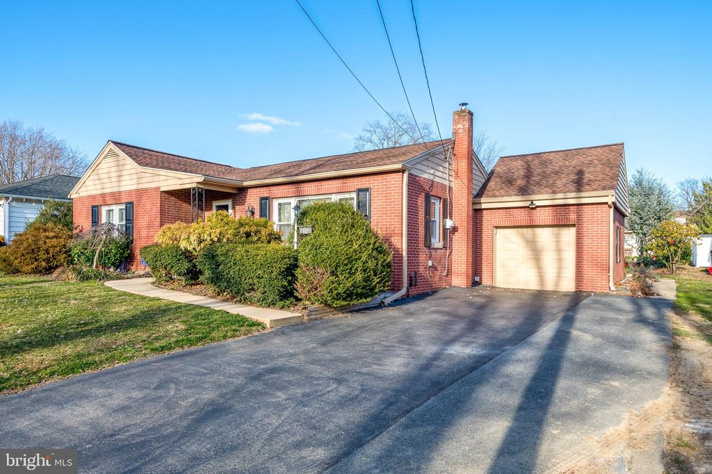 Photo of 129 OAK VIEW RD, LANCASTER, PA 17602 (MLS # PALA2031898)