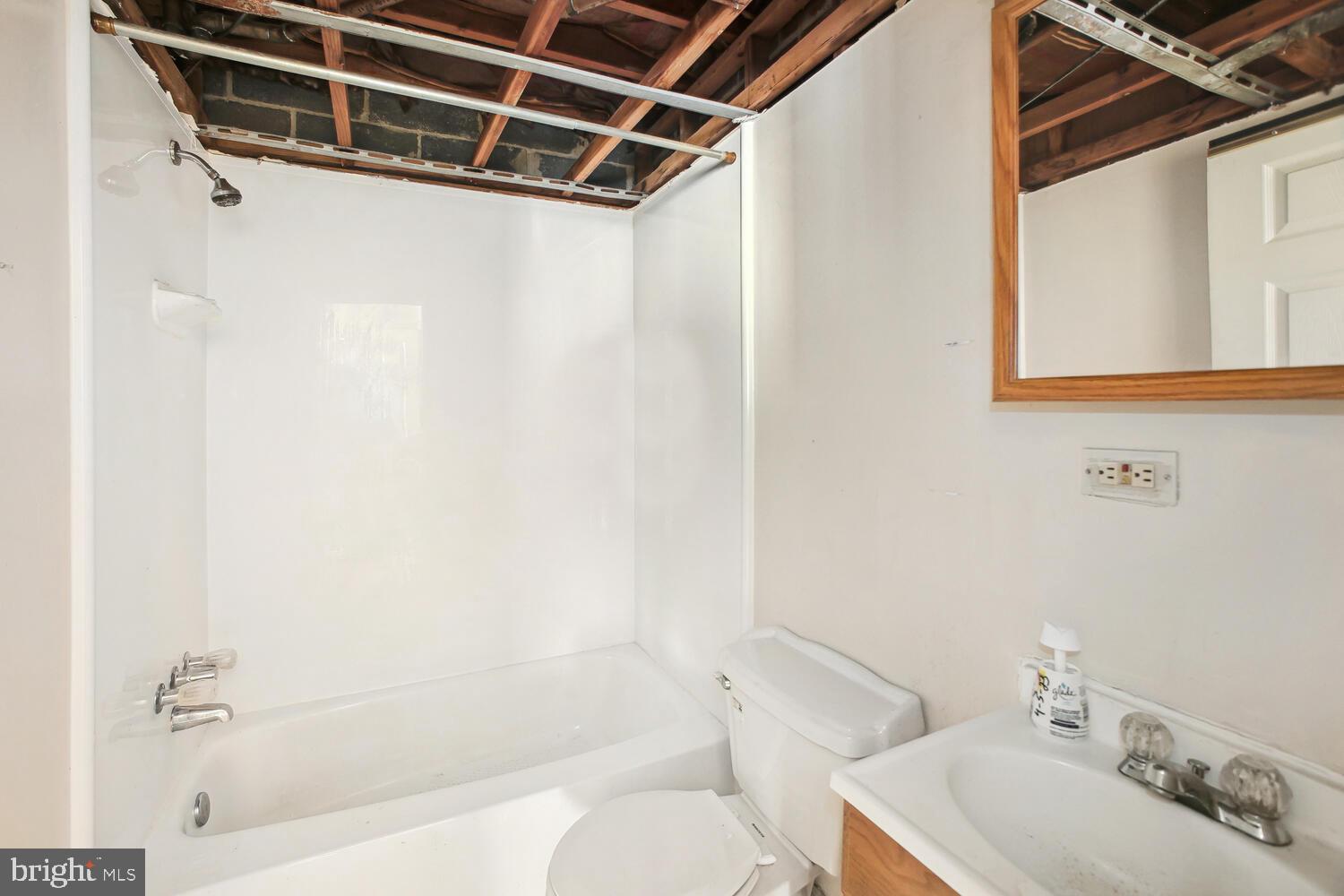 FRENCHMANS CREEK - Residential