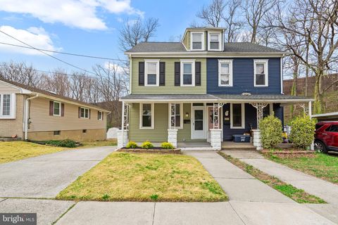 Townhouse For Sale - 119 Albany Avenue<br/> Camden County, BARRINGTON, NJ 08007