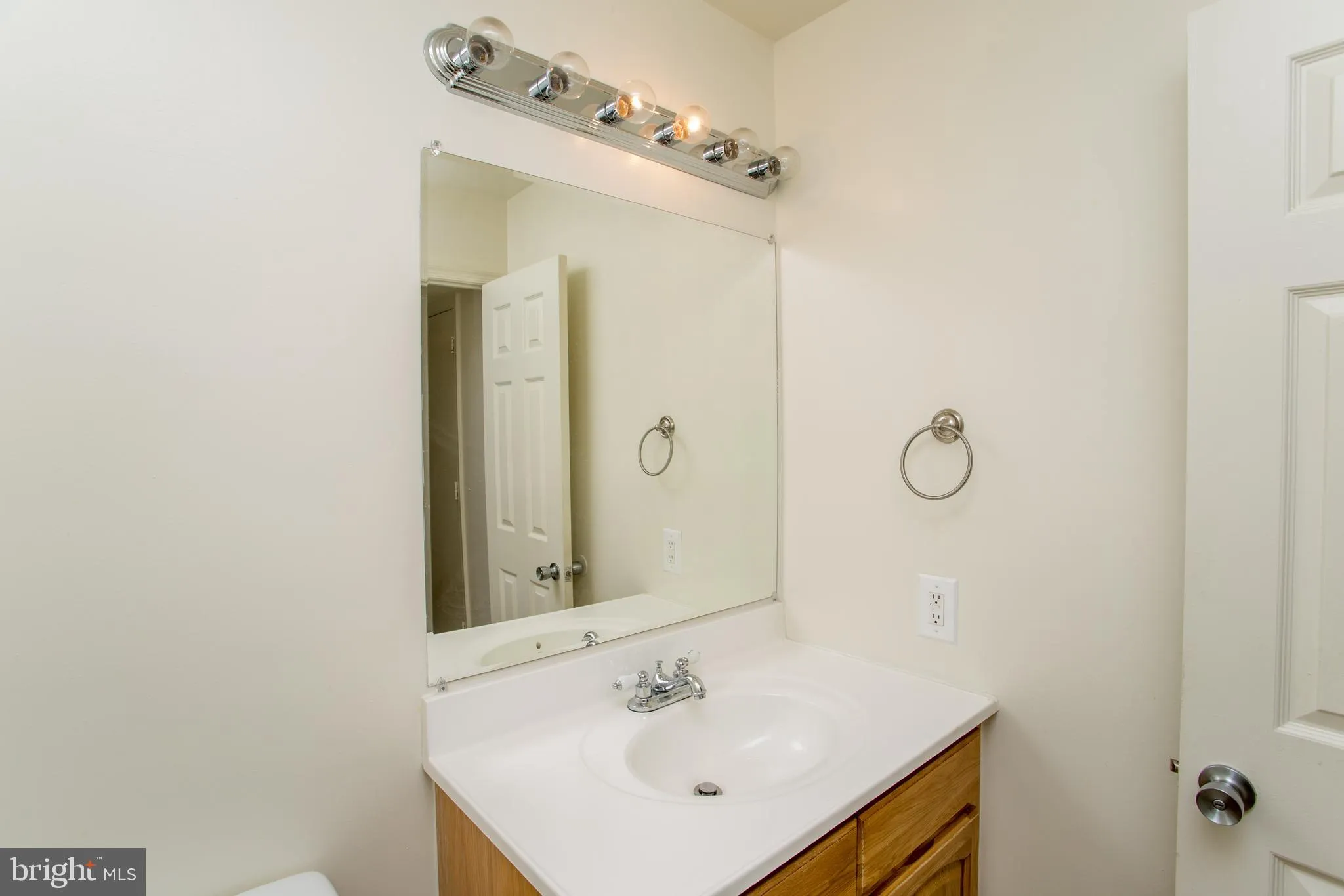 Southampton, Pennsylvania 18966, United States, 3 Bedrooms Bedrooms, ,3 BathroomsBathrooms,Residential,Active,248225