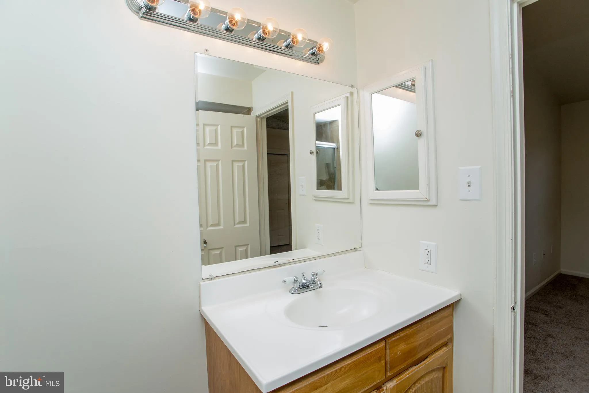 Southampton, Pennsylvania 18966, United States, 3 Bedrooms Bedrooms, ,3 BathroomsBathrooms,Residential,Active,248225