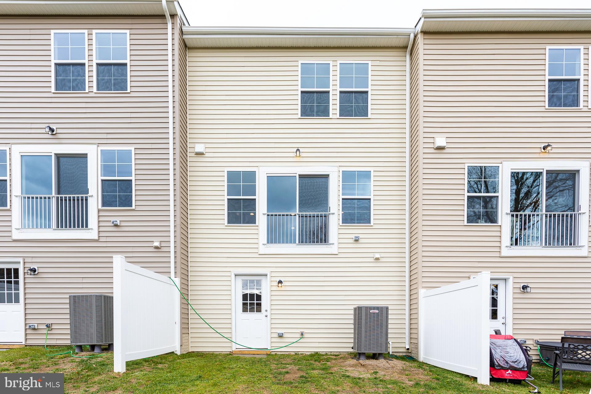 TOWNES AT TATE MANOR - Residential
