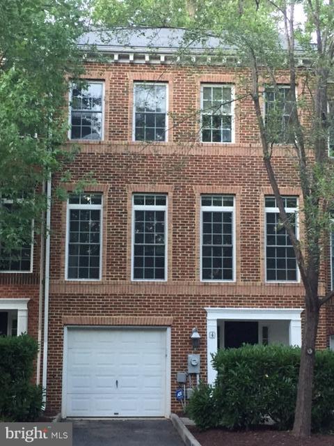 TOWNS OF ASTON MANOR - Residential Lease