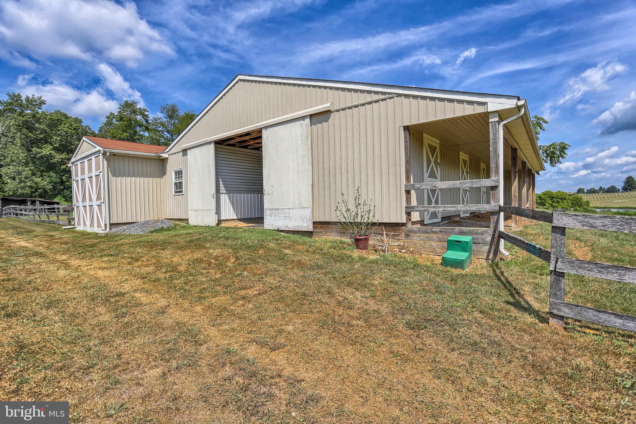 HAMPSTEAD - Residential