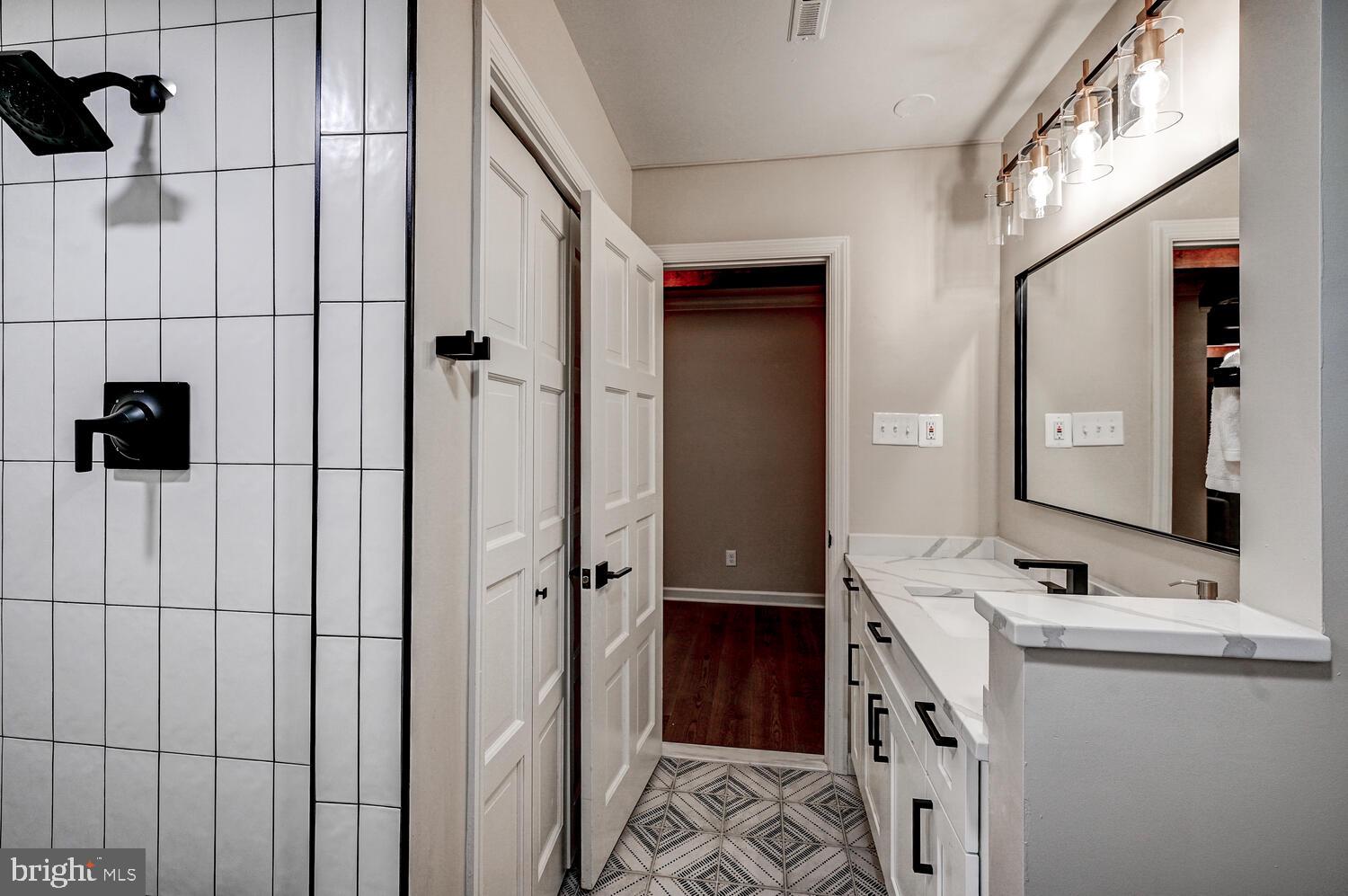 FOLLY QUARTER - Residential