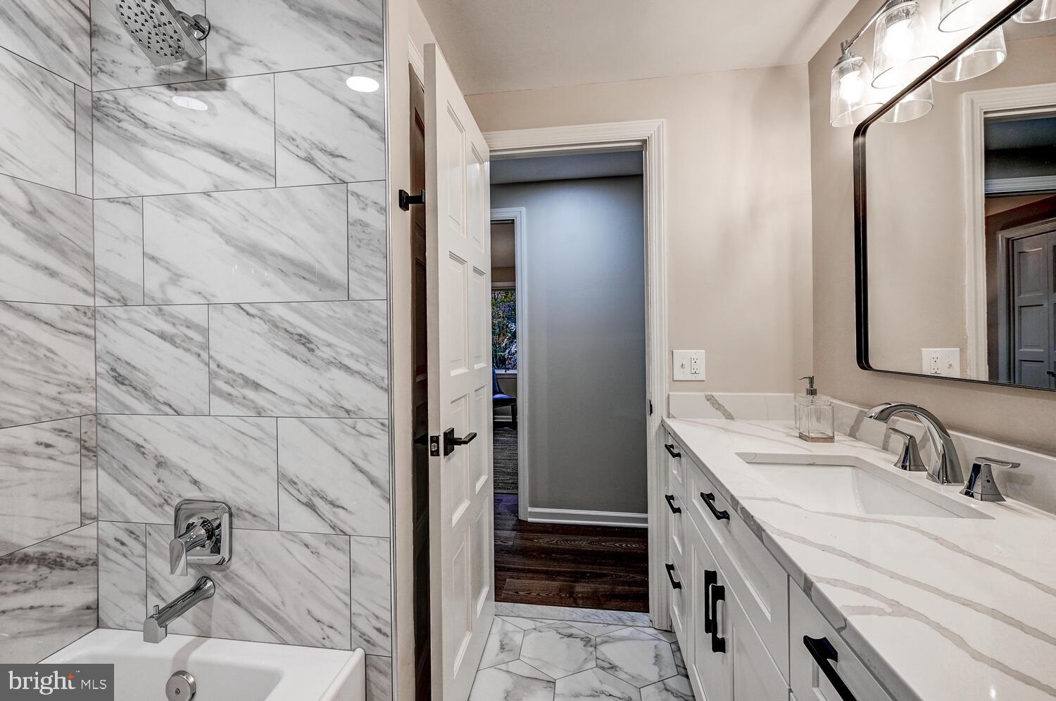 FOLLY QUARTER - Residential