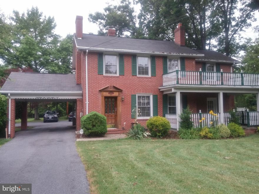 Featuring multiple fireplaces, expansive kitchen, mud room with laundry and both living and dining rooms.  This 3 plus bedroom home has a deck and balcony with expansive front and rear yards. property sits on over an acre.  Charming home located on Old Washington Road.