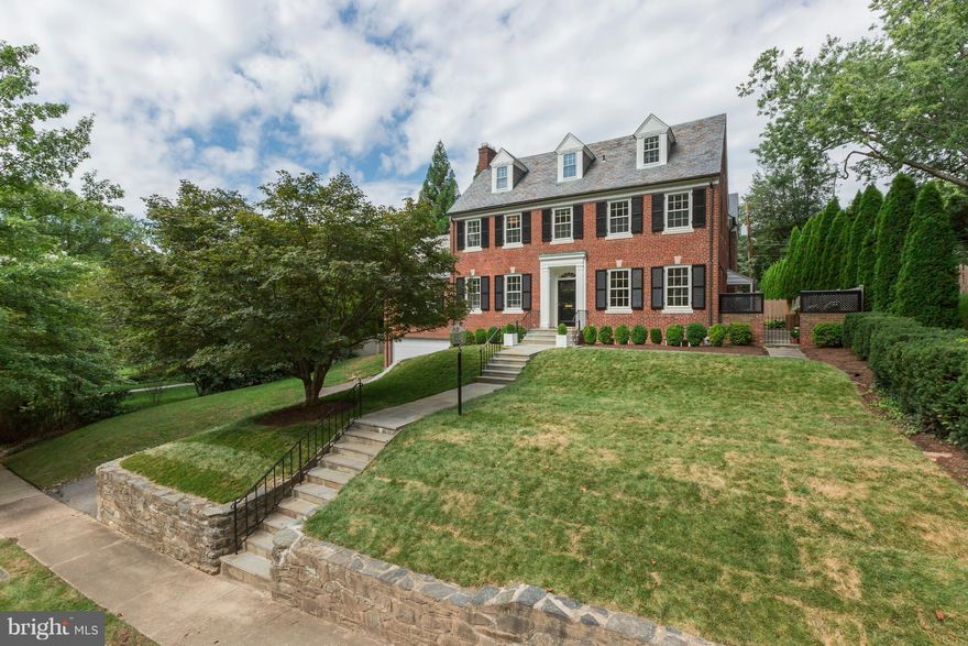 Elegant and refined, stately Georgian in desirable, close in location. Gracious proportions with high ceilings and abundant natural light. Large rooms throughout with excellent entertaining and family spaces. White oak floors give expansive open flow.6 BRs (2 master suites) and 4.5 baths. Large private rear garden.Walk to shops, parks, restaurants. Mann Elem.