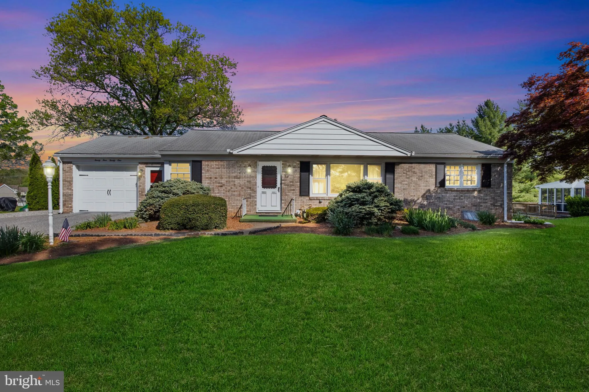 York, Pennsylvania 17408, United States, 3 Bedrooms Bedrooms, ,2 BathroomsBathrooms,Residential,Pending,129371