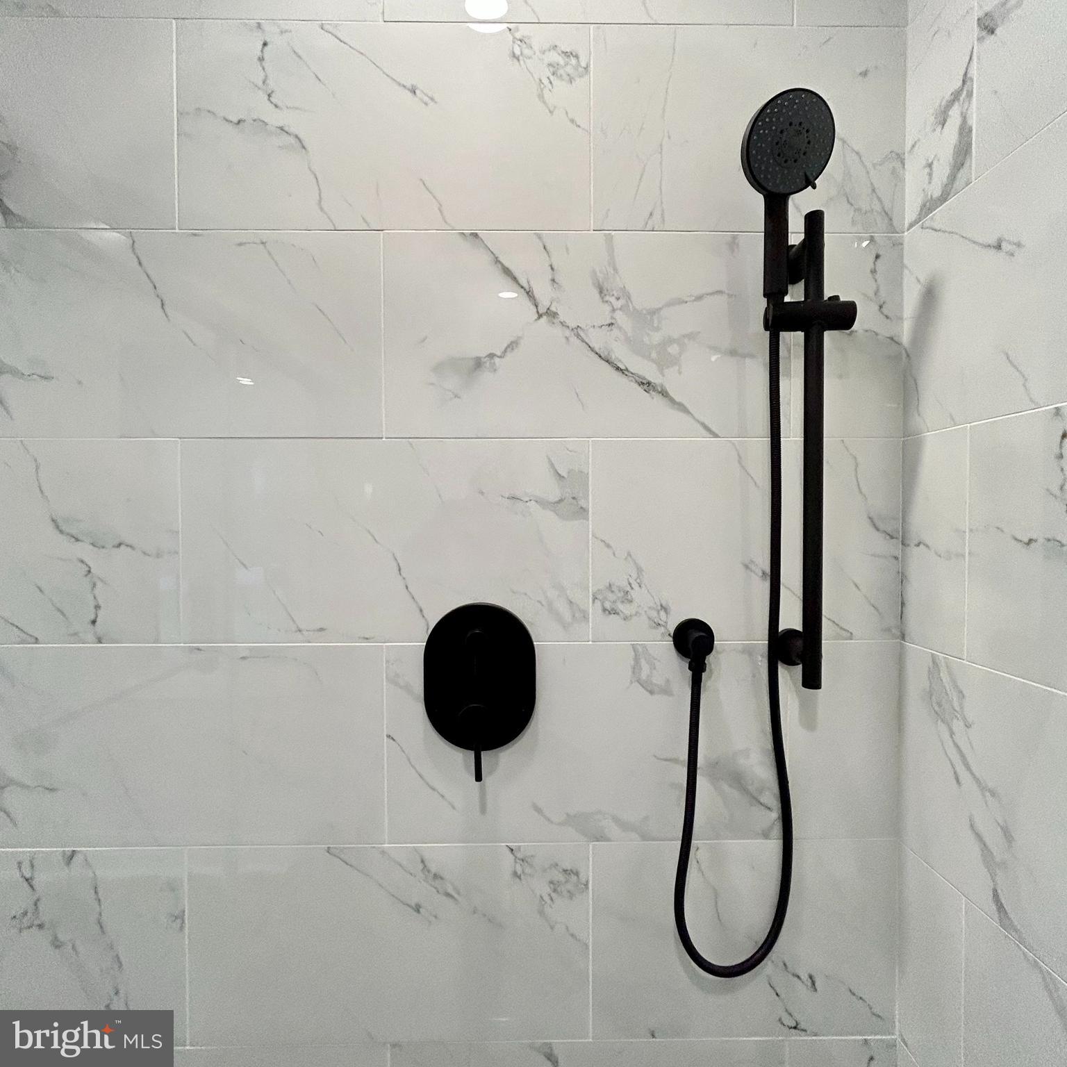 LYNCH POINT - Residential