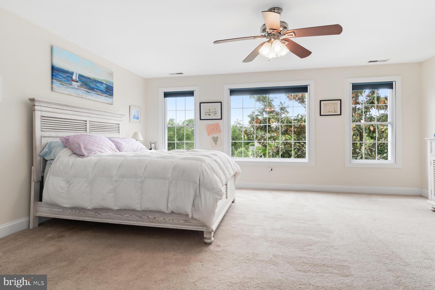 THREE CREEKS - Residential