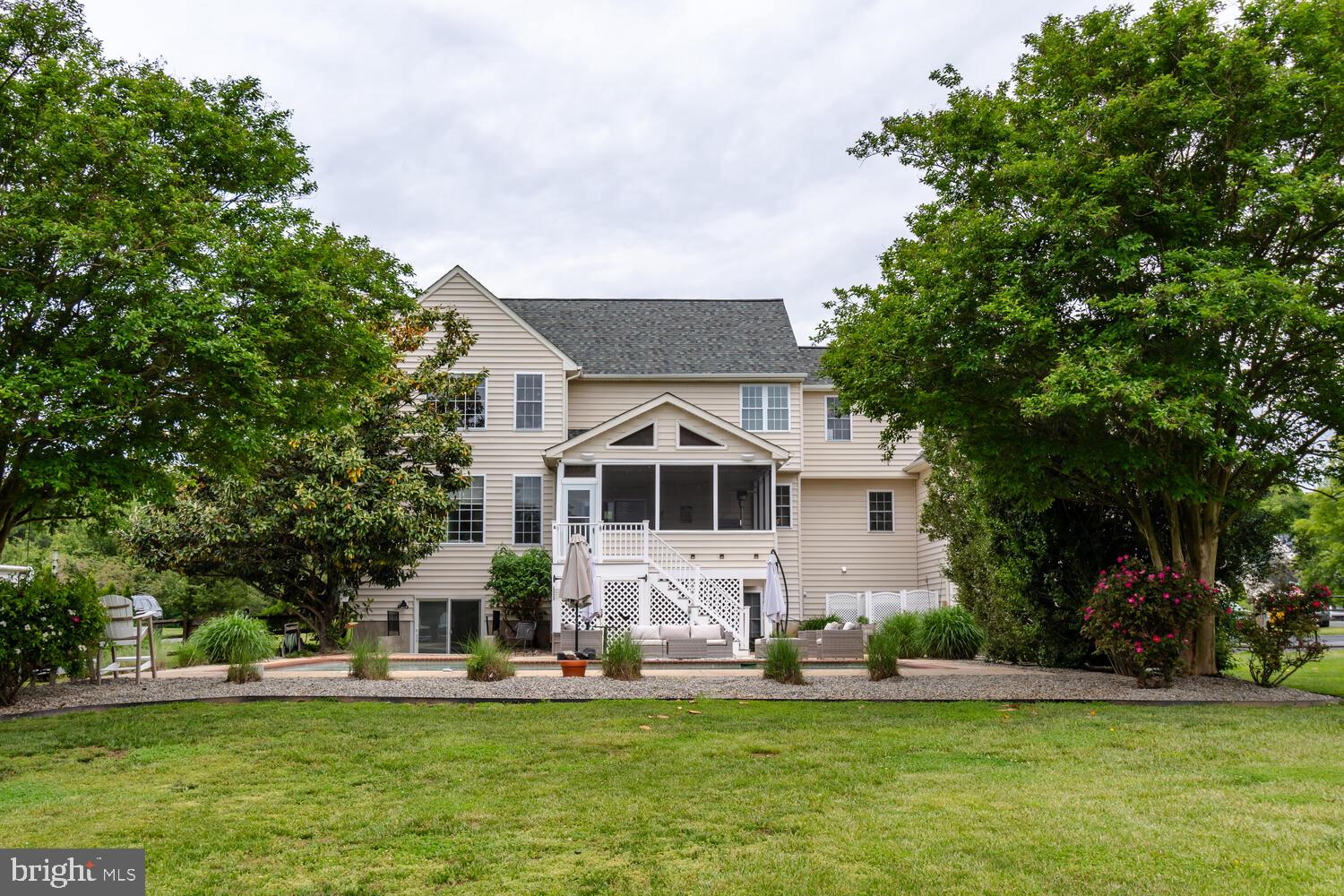 THREE CREEKS - Residential