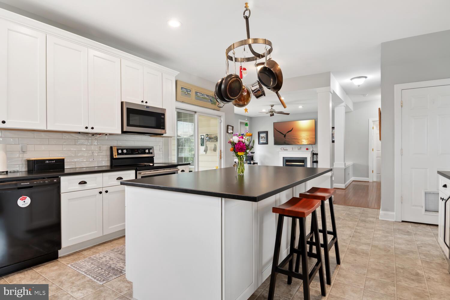 THREE CREEKS - Residential