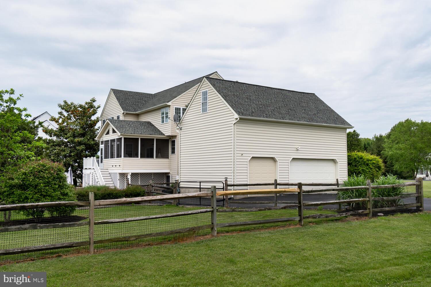 THREE CREEKS - Residential