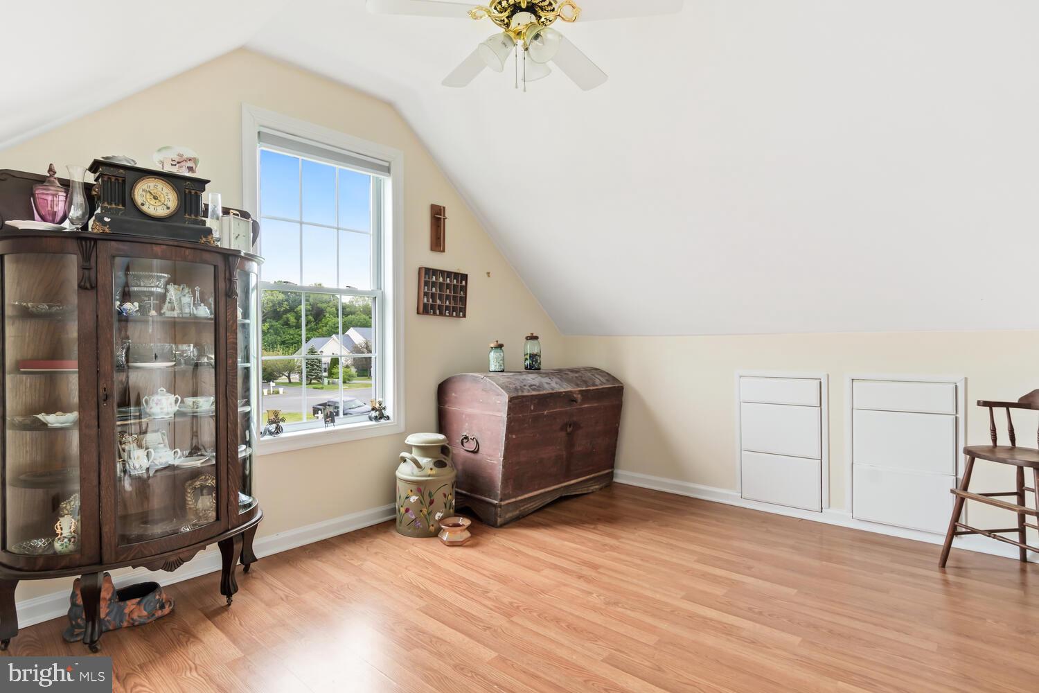 THREE CREEKS - Residential