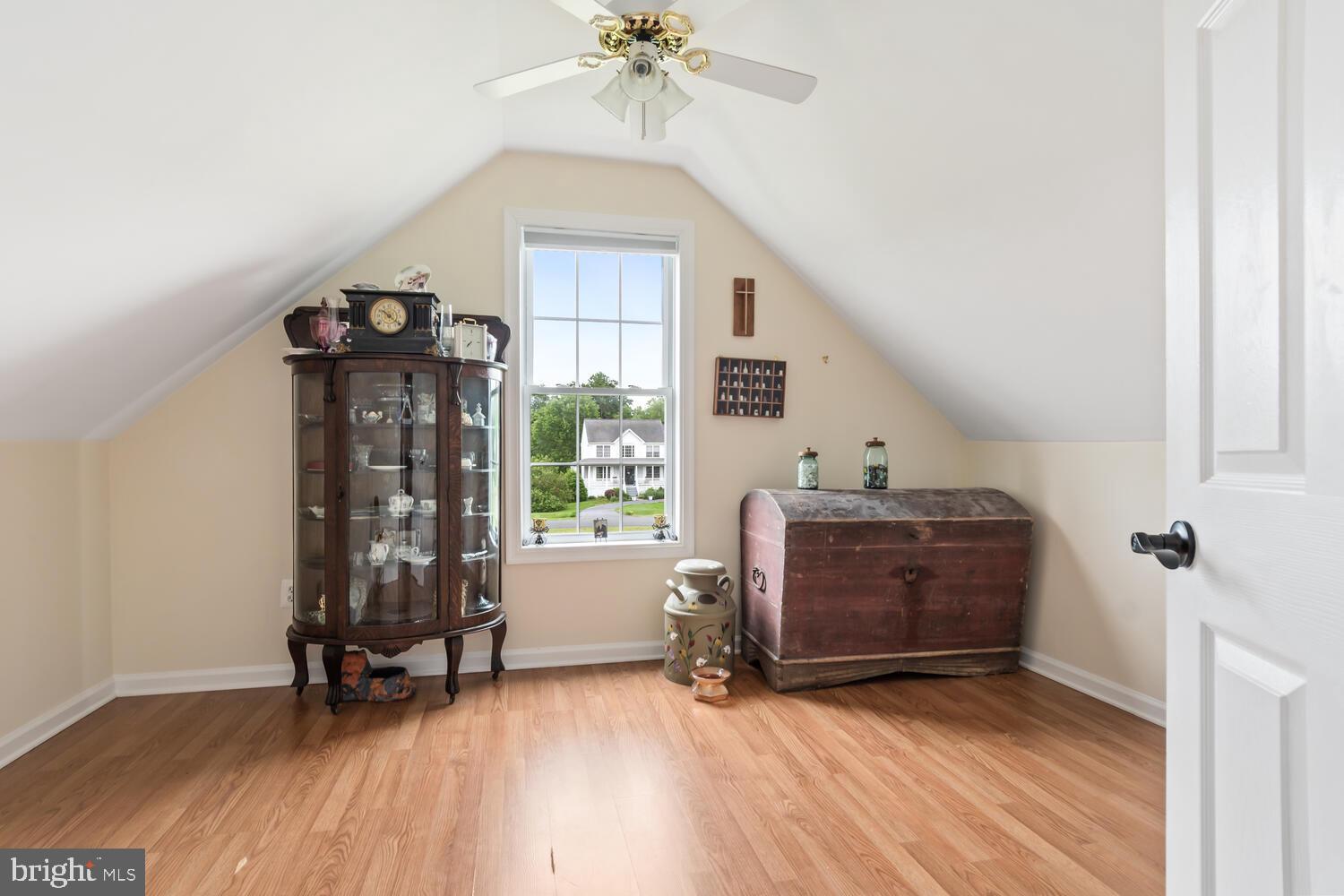 THREE CREEKS - Residential