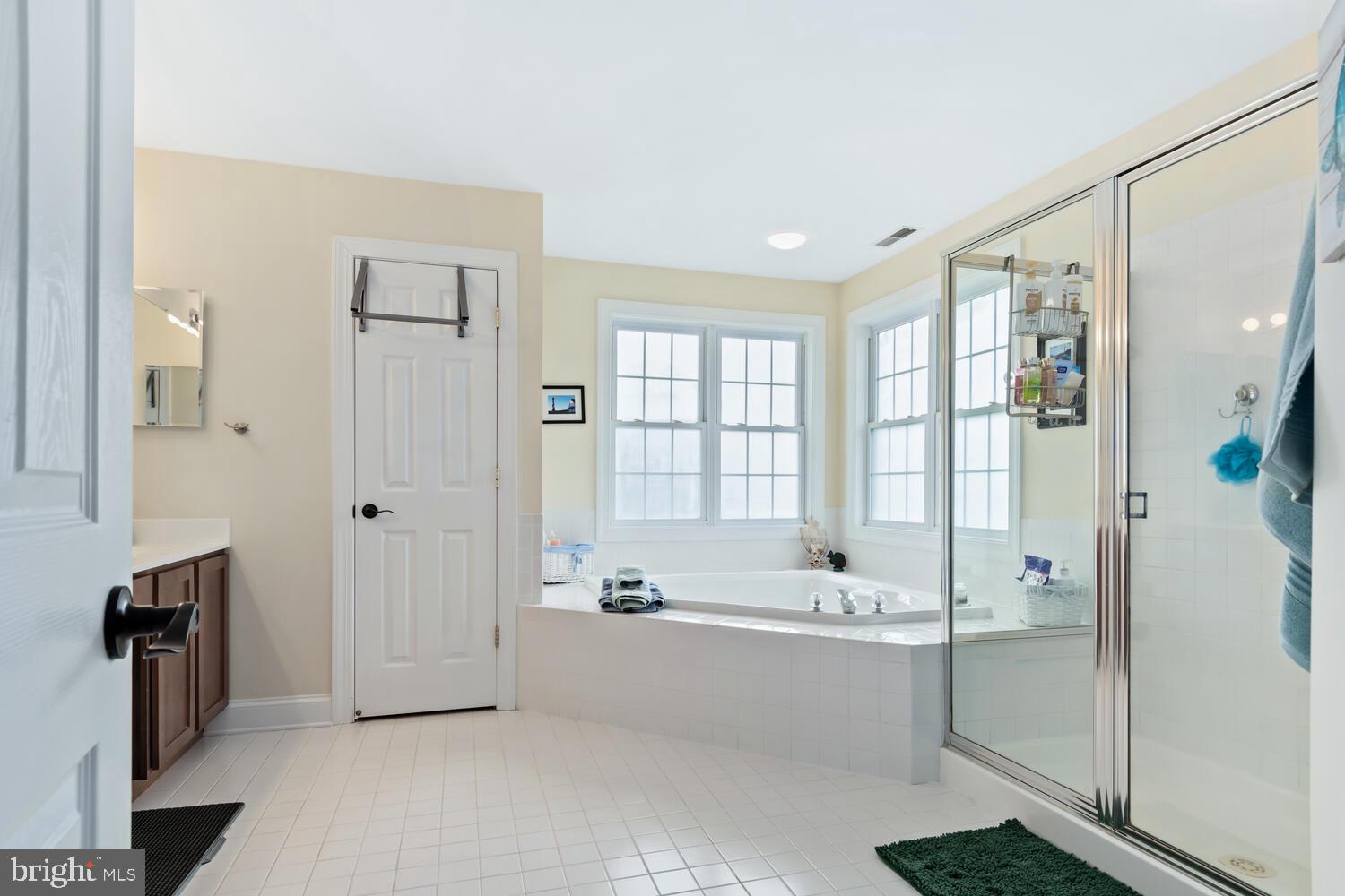 THREE CREEKS - Residential