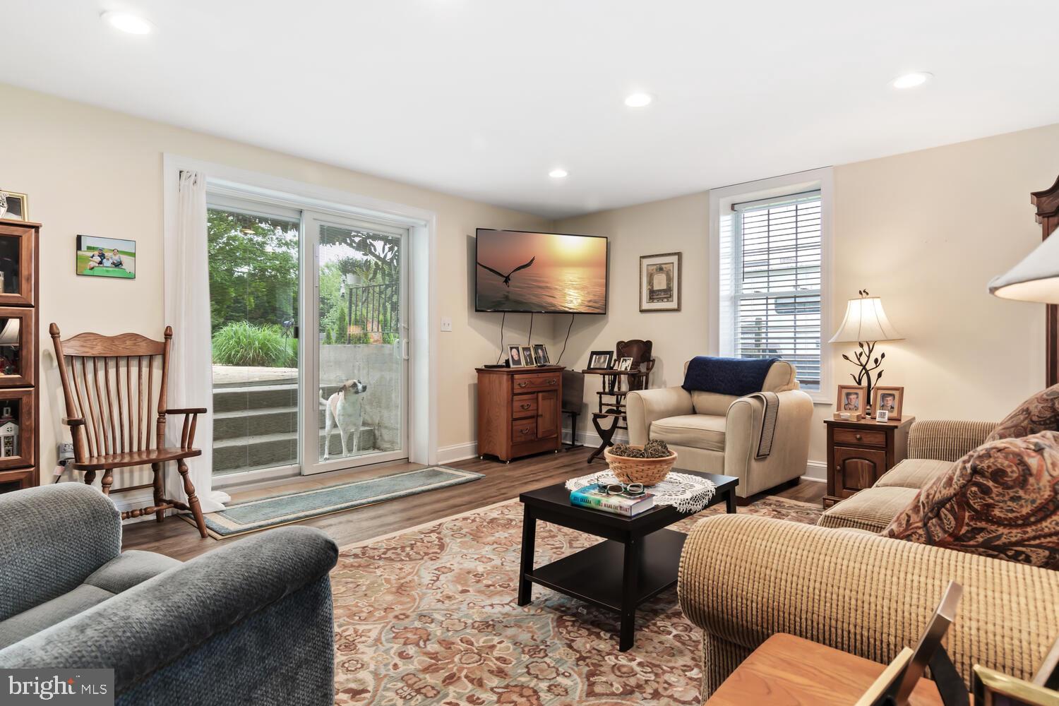 THREE CREEKS - Residential