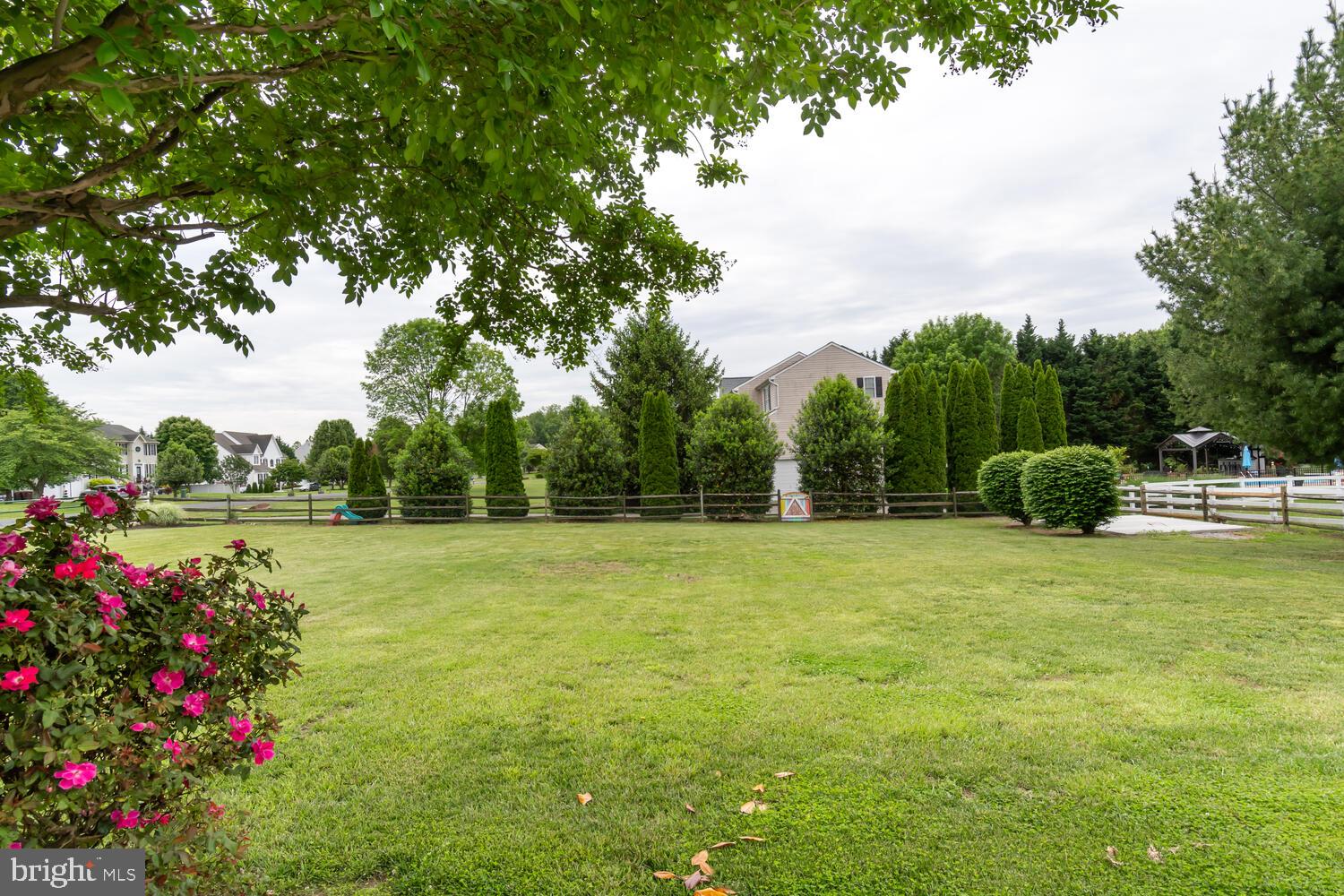 THREE CREEKS - Residential