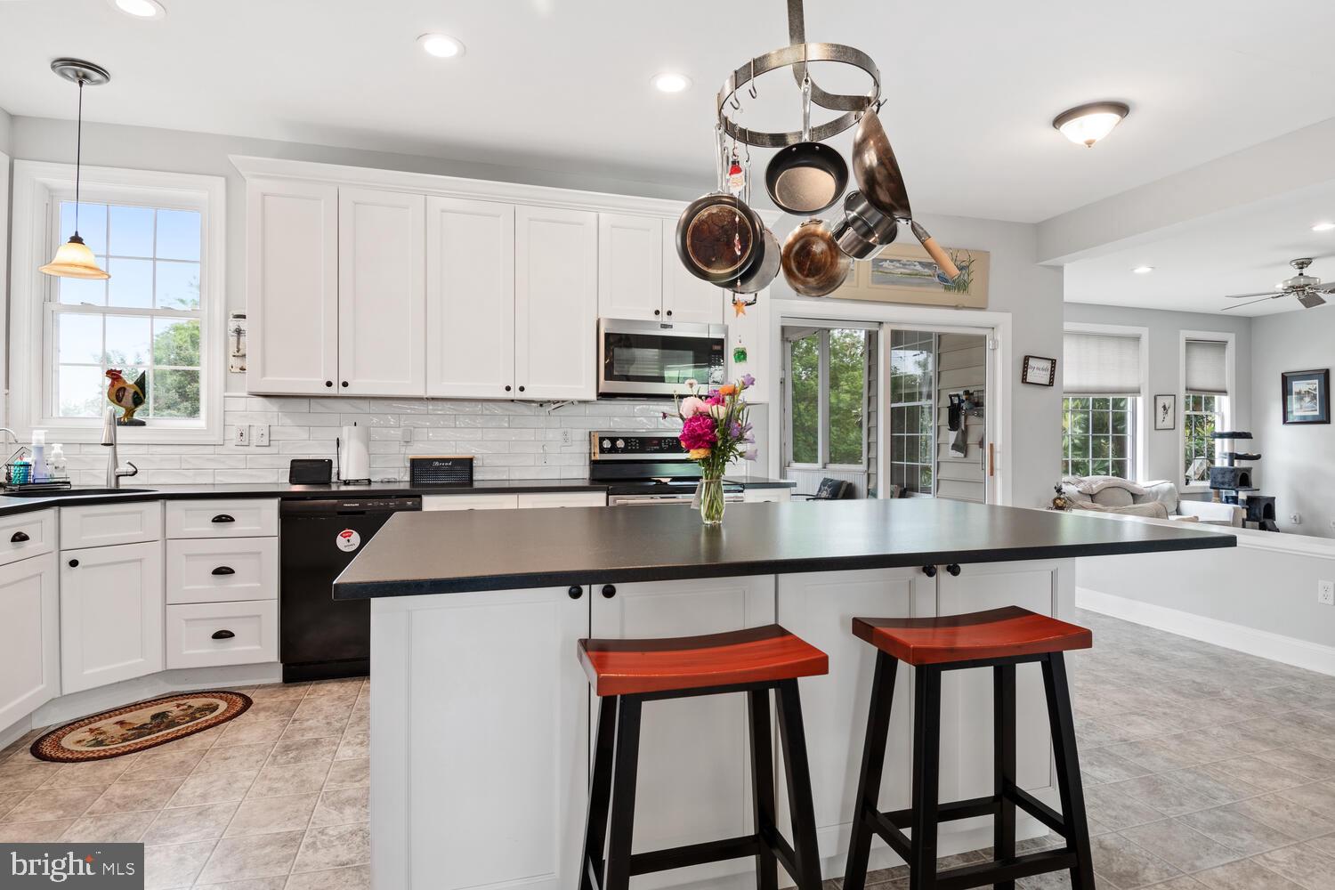 THREE CREEKS - Residential