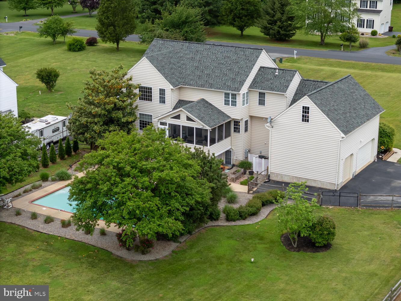 THREE CREEKS - Residential