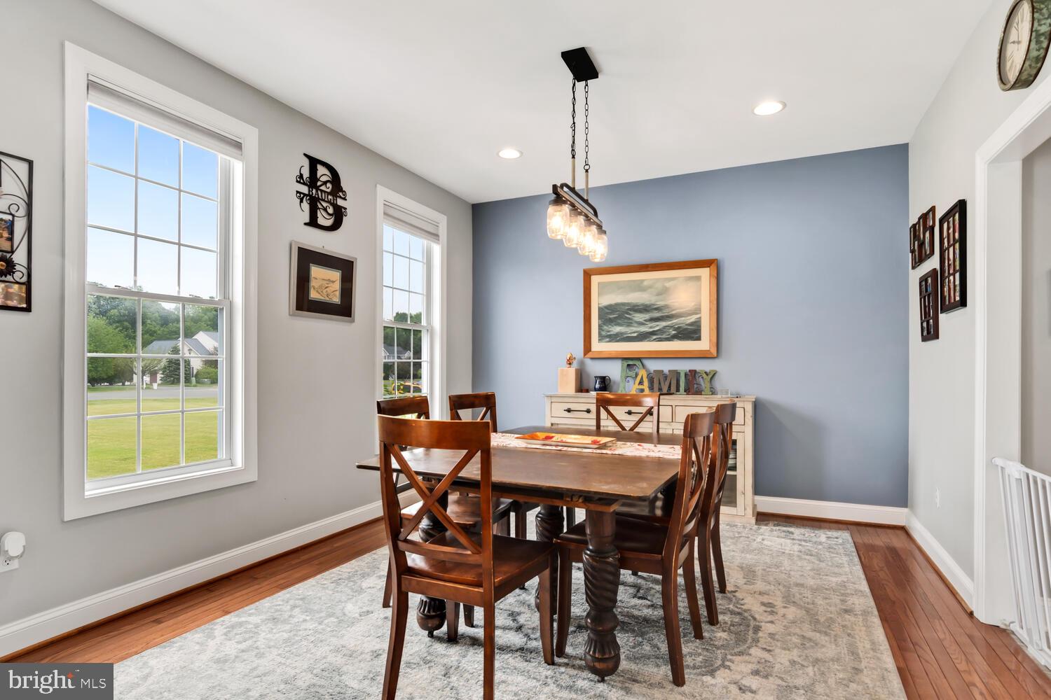 THREE CREEKS - Residential