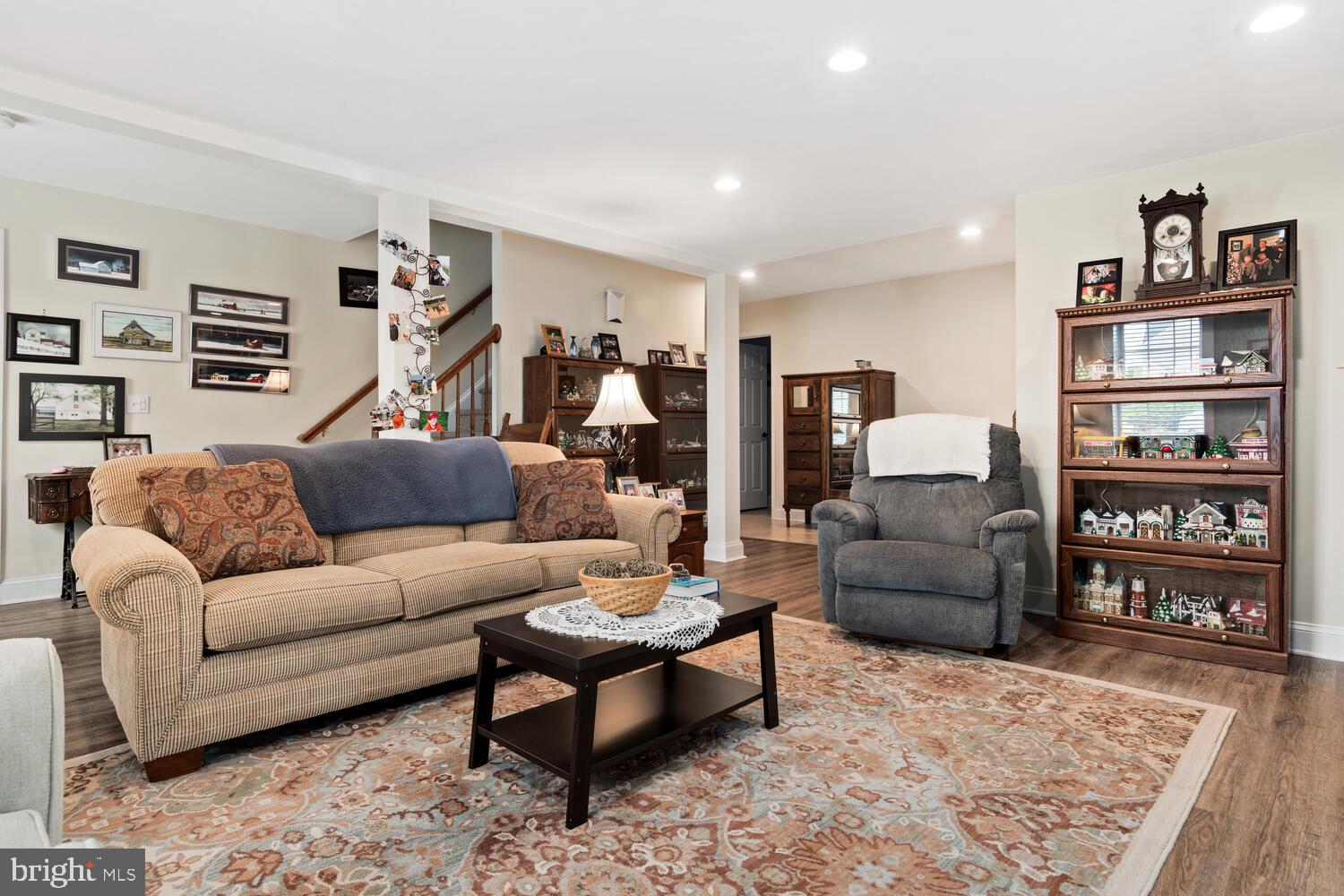 THREE CREEKS - Residential