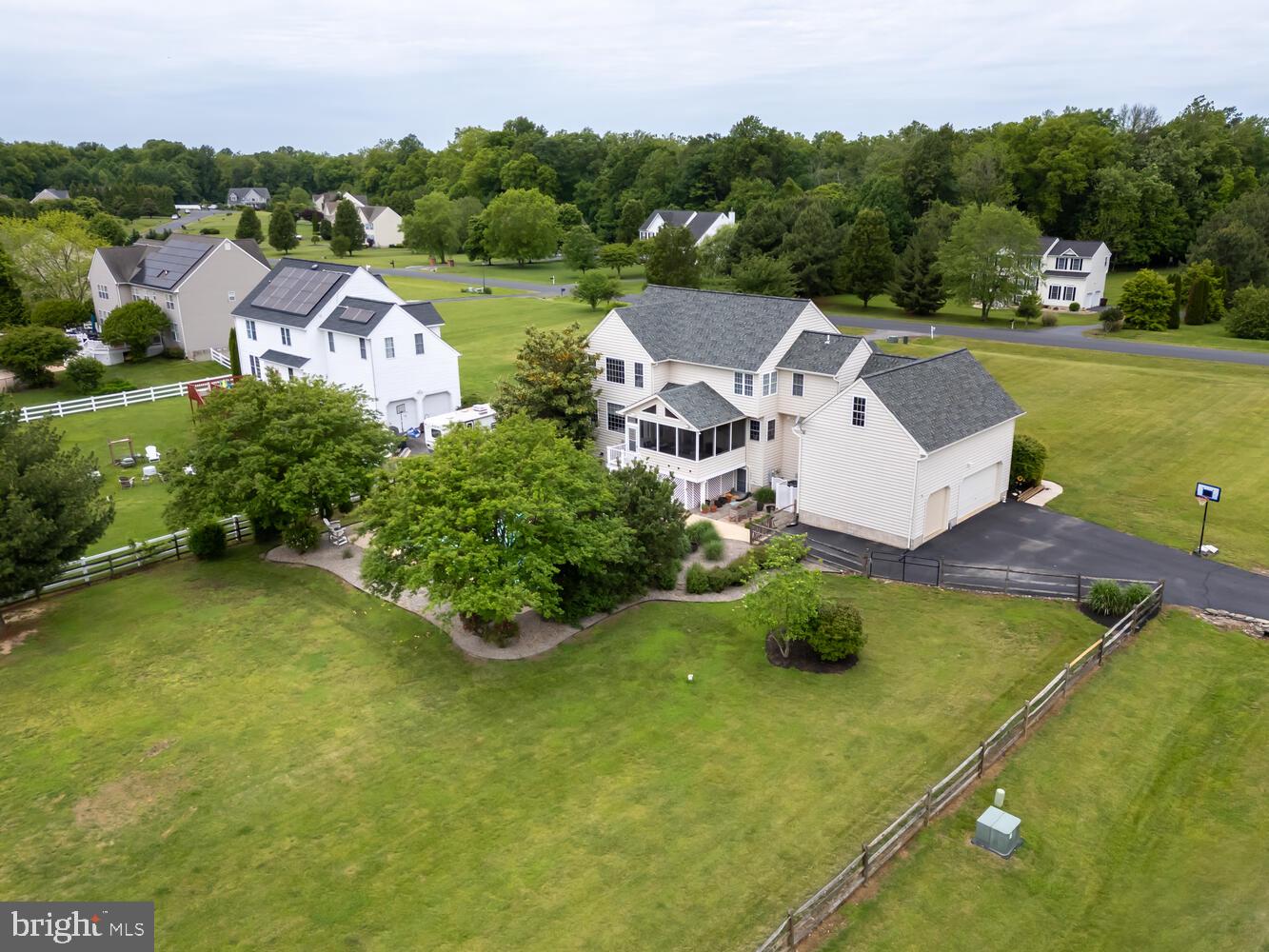 THREE CREEKS - Residential