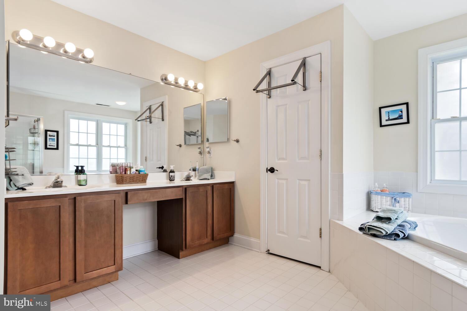 THREE CREEKS - Residential