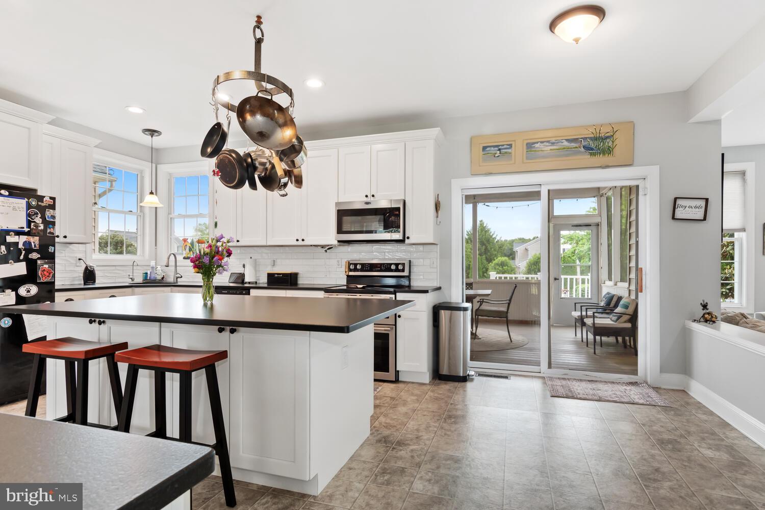 THREE CREEKS - Residential