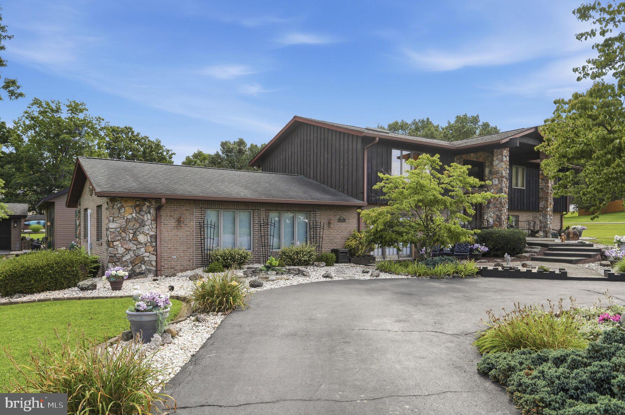 225 BOWDEN DRIVE
