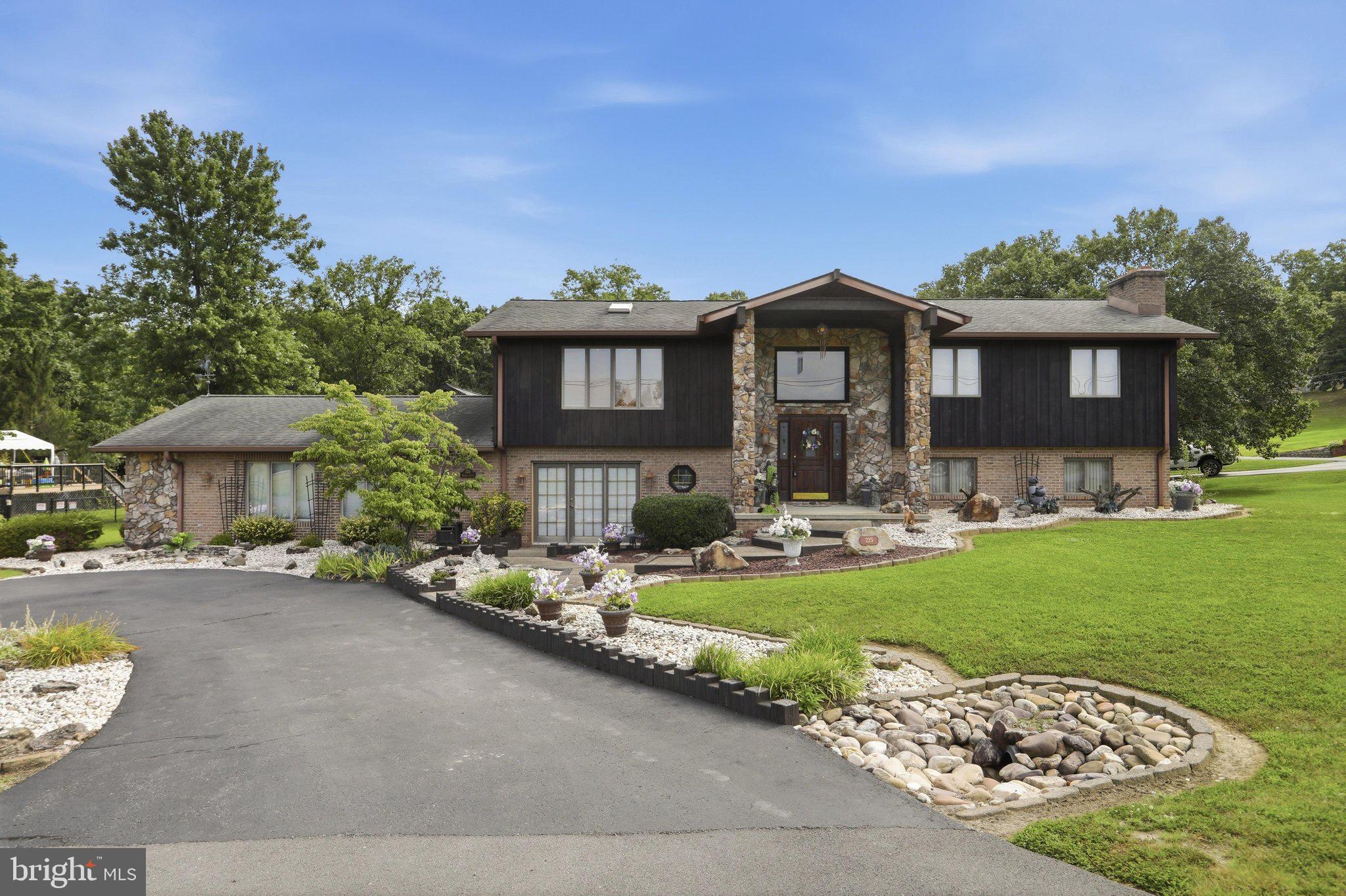 225 BOWDEN DRIVE