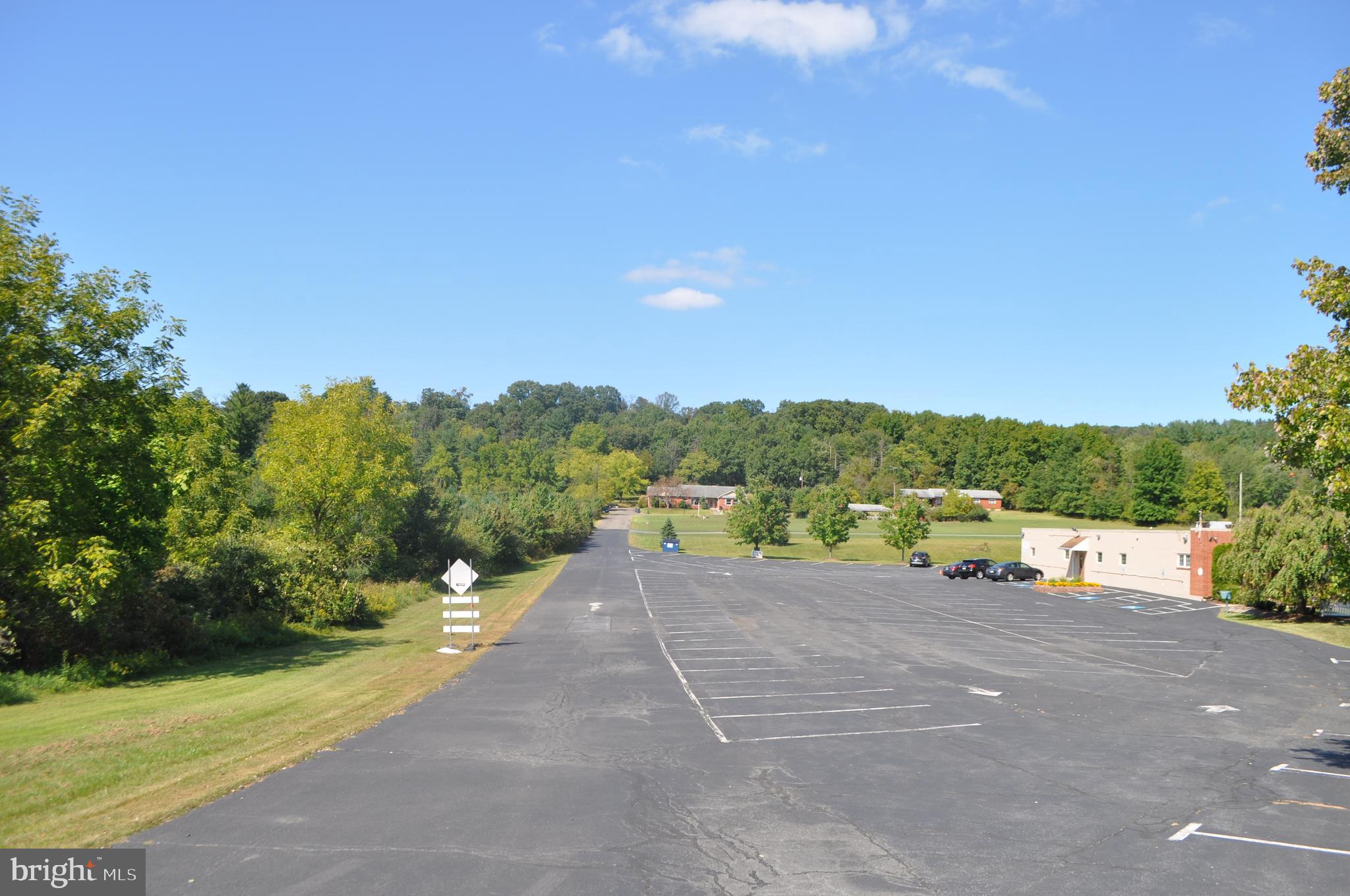 33/47 HOLLENBUSH LANE