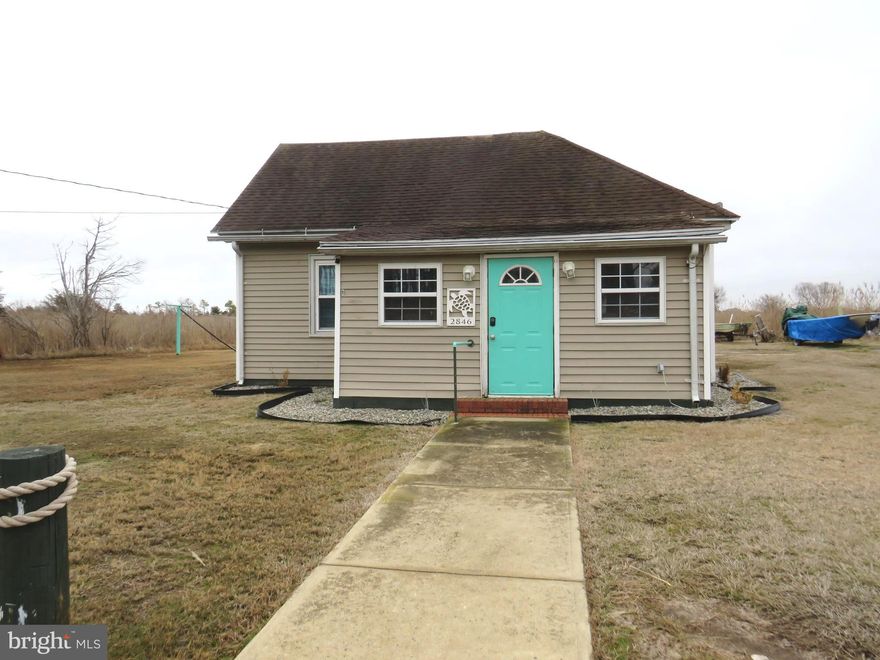 Perfect getaway house, ride your bike to Jenkins Creek public boat ramp, or put your boat or kayak over to enjoy the Pocomoke and Tangier Sound, just 1/2 mile away!  Kayaking trails adjacent to boat ramp area.  Cute as a button, with two bedrooms and one bath, fully equipped and ready for your enjoyment this summer.  Public sewer, private well, electric baseboard heat and window AC units.  furnishings included, ready for your enjoyment!