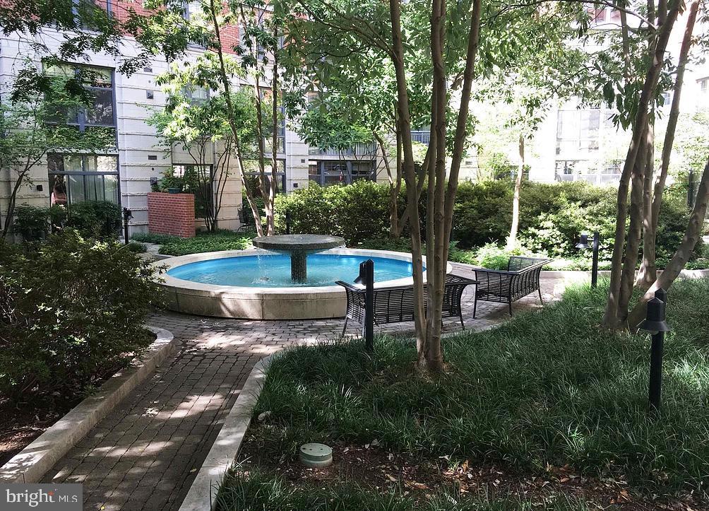 CLARENDON 1021 - Residential Lease