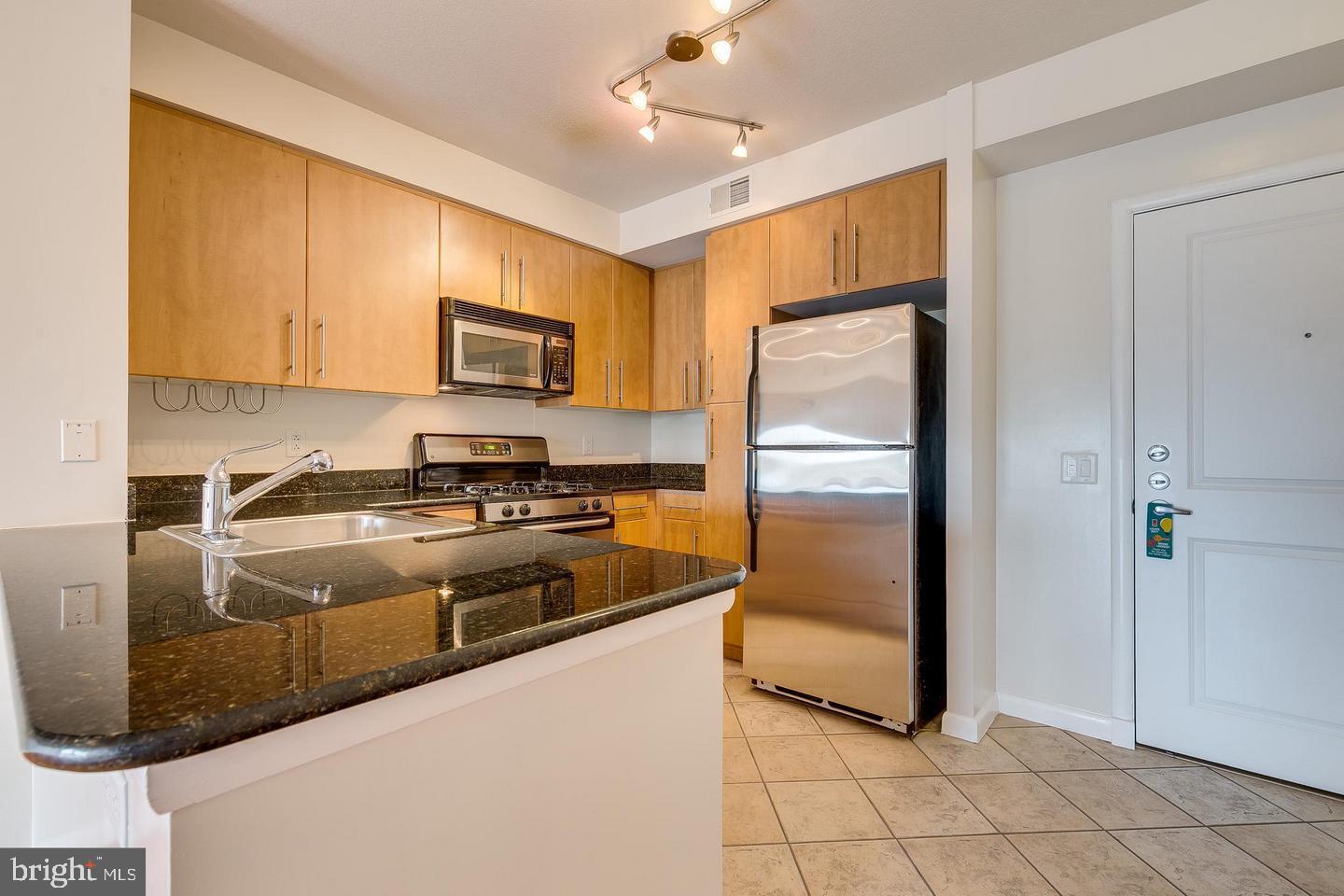 CLARENDON 1021 - Residential Lease