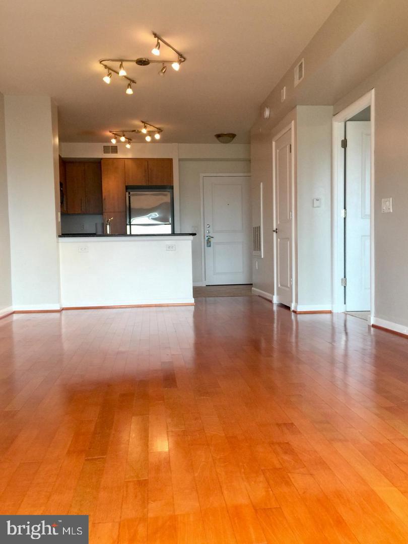 CLARENDON 1021 - Residential Lease