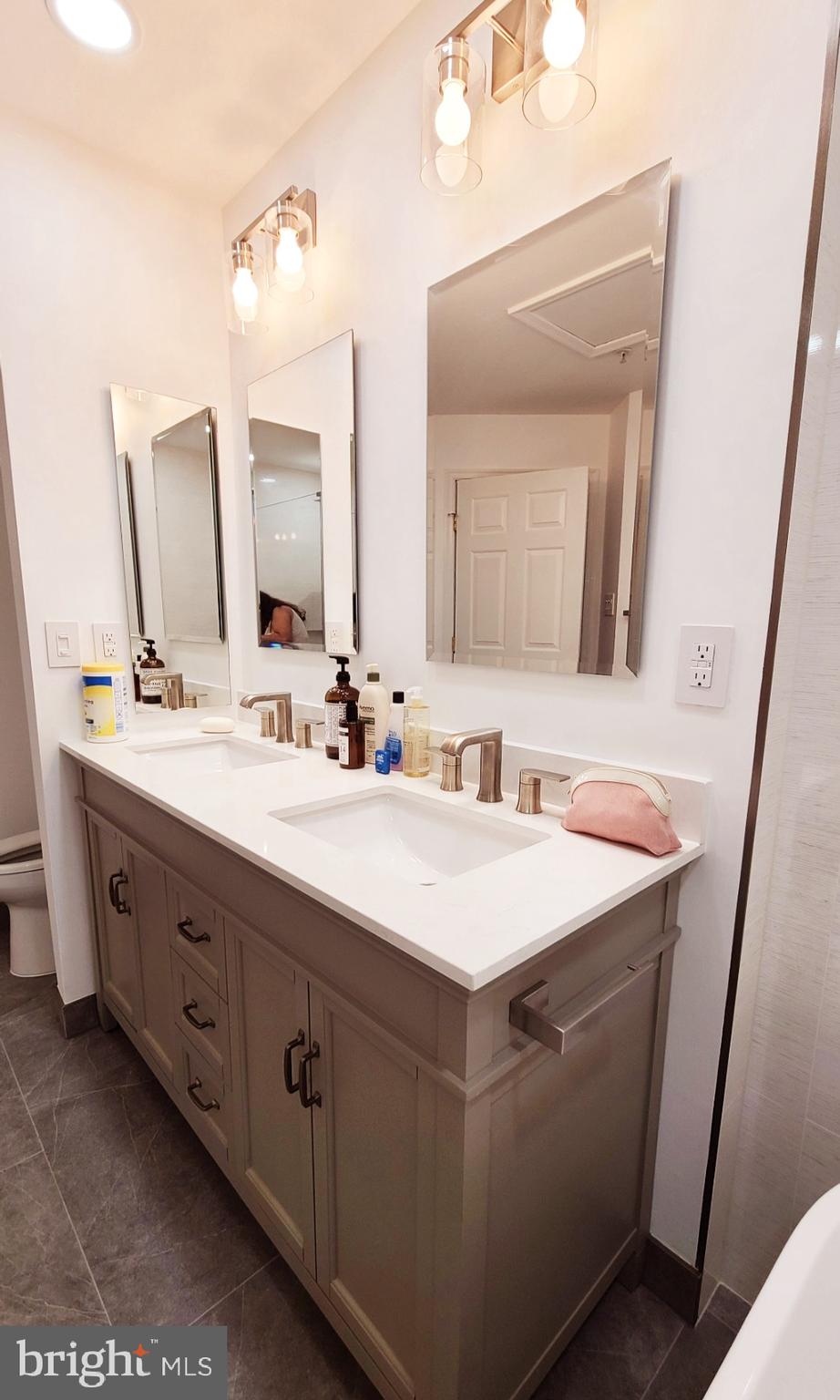 LAKELANDS - Residential Lease