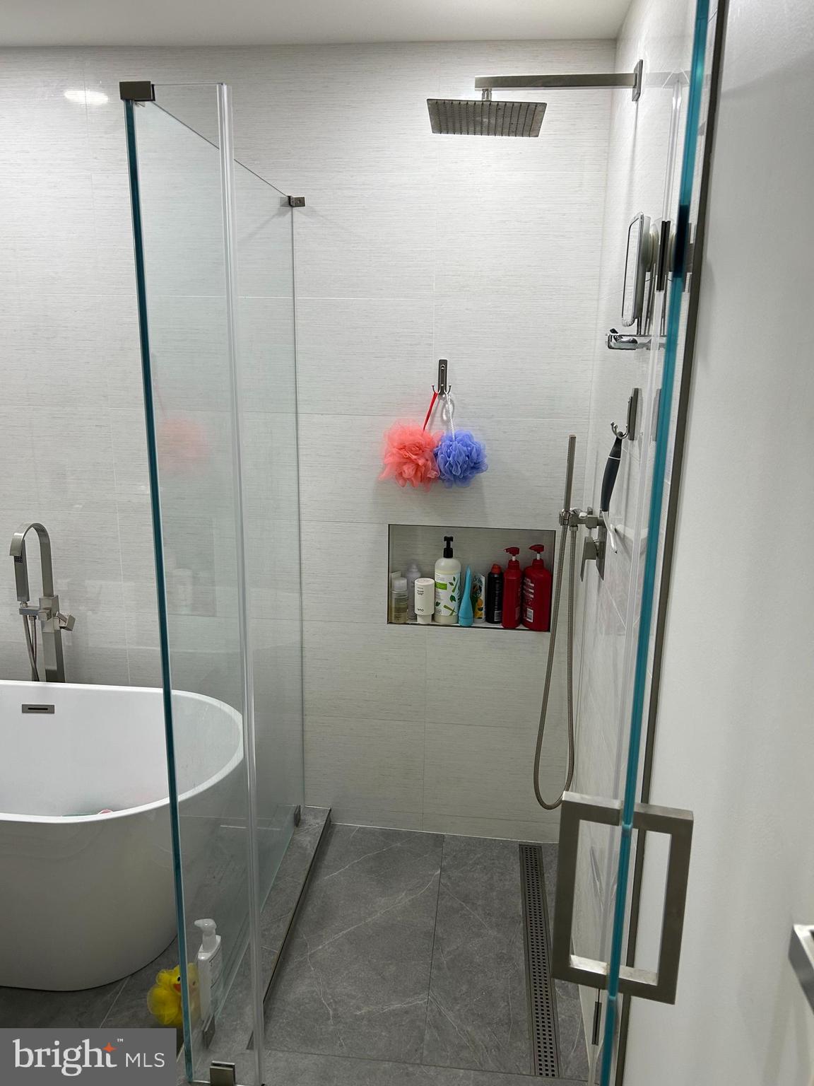 LAKELANDS - Residential Lease