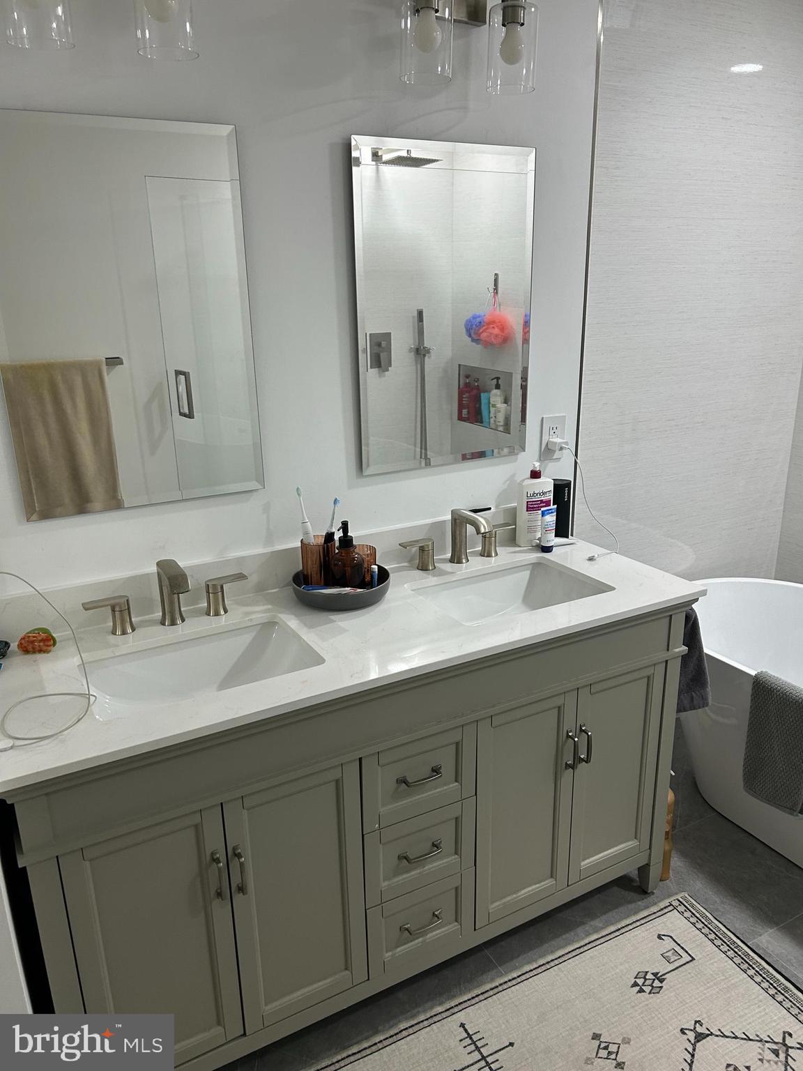 LAKELANDS - Residential Lease