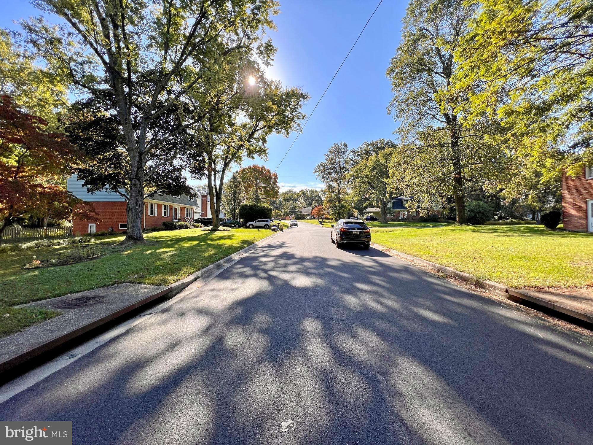 SILVER SPRING - Land