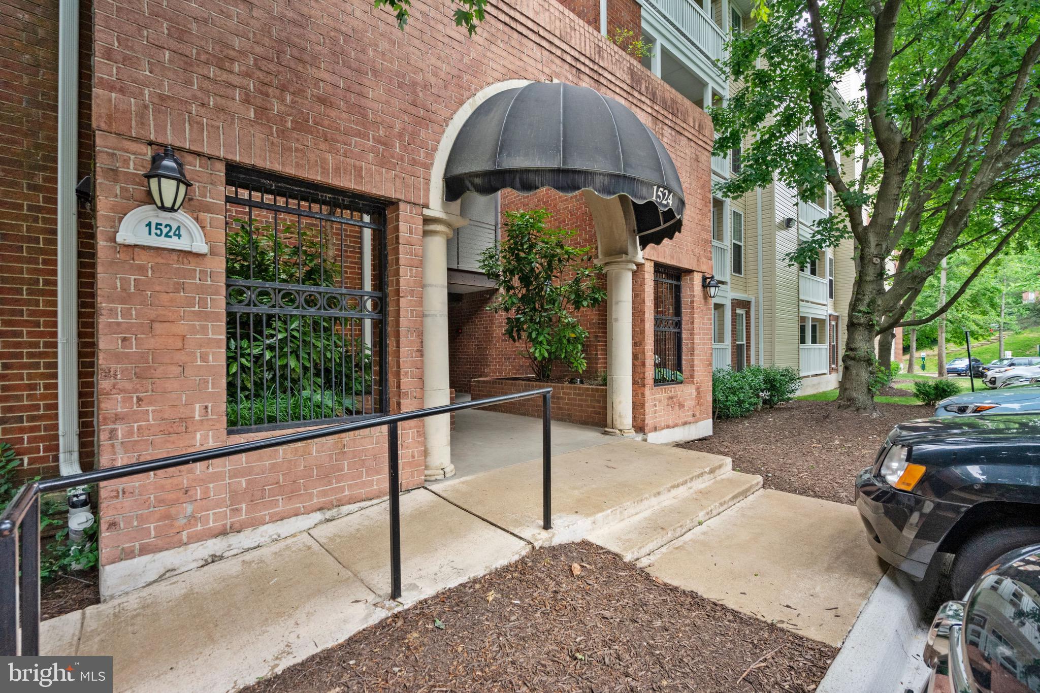 FOUNTAINS AT MCLEAN - Residential