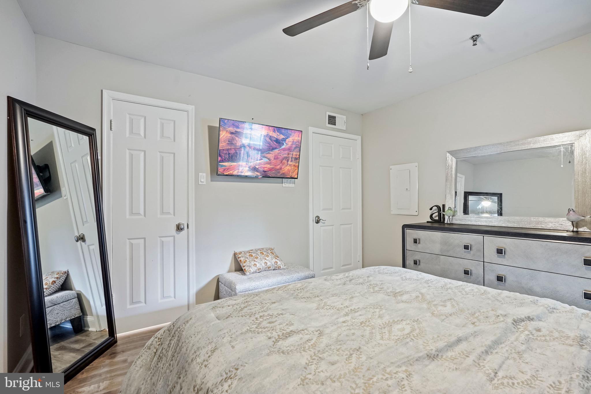 FOUNTAINS AT MCLEAN - Residential