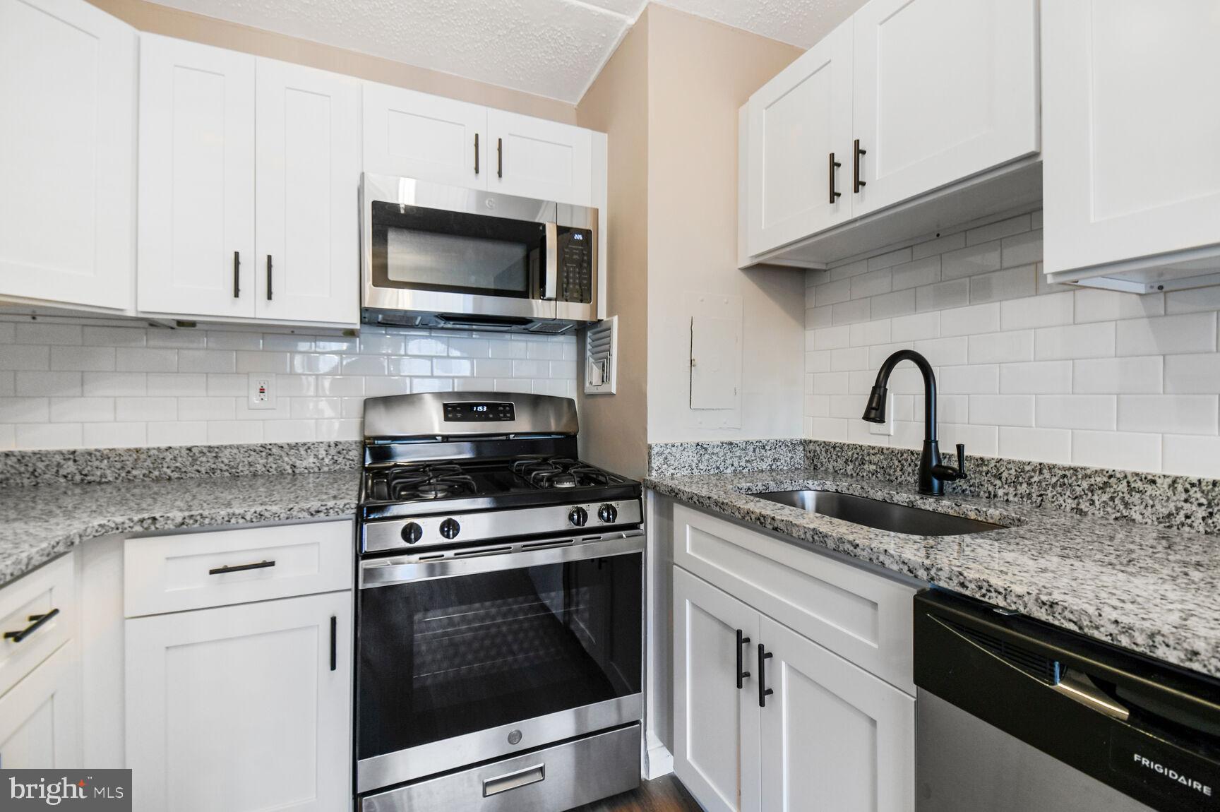 JEFFERSON SQUARE - Residential