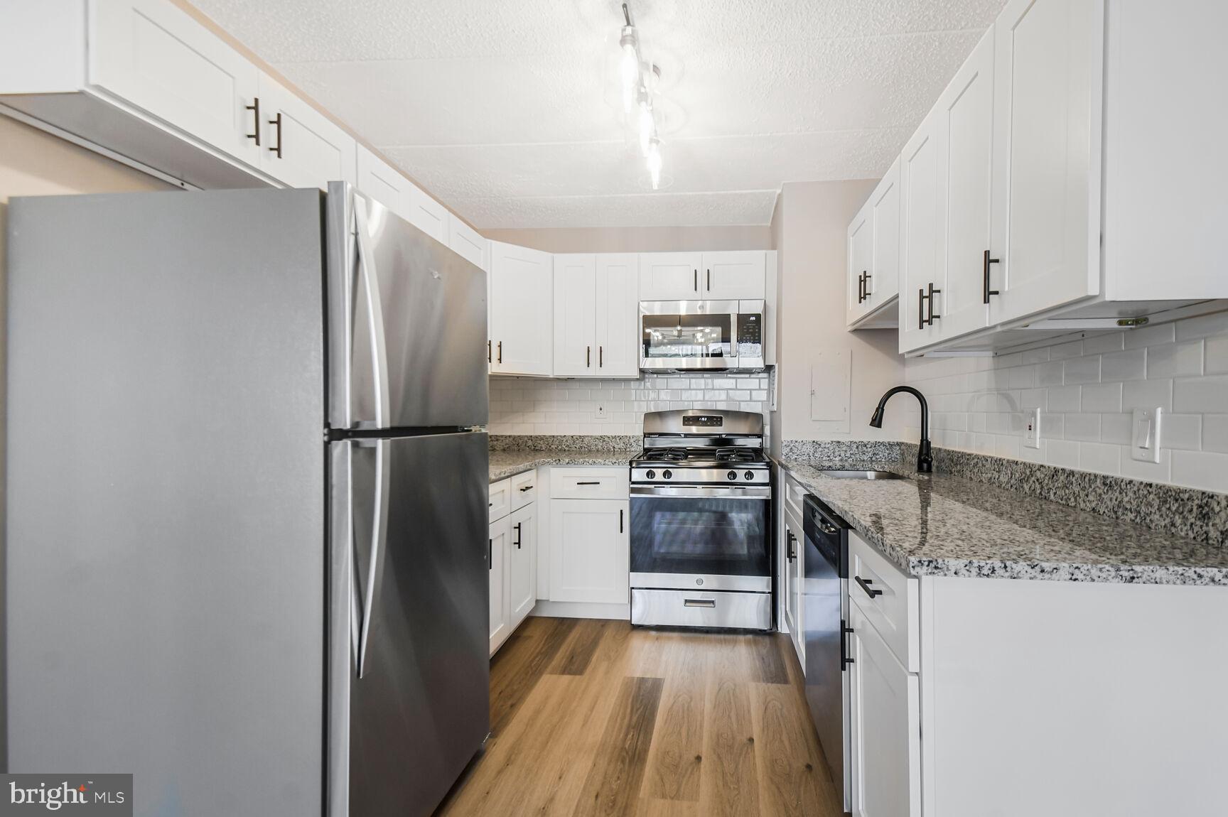 JEFFERSON SQUARE - Residential