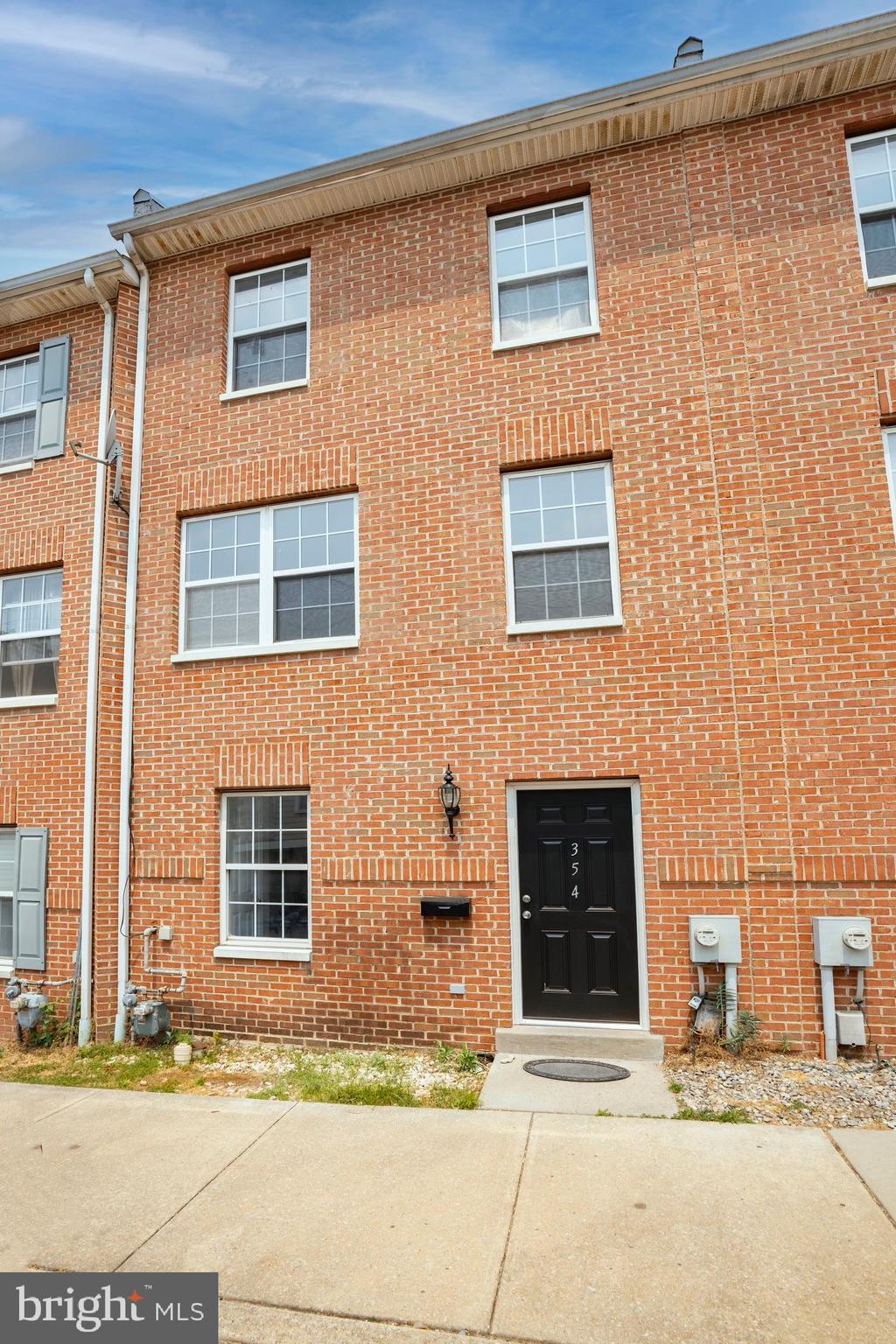 COLONIAL - Residential