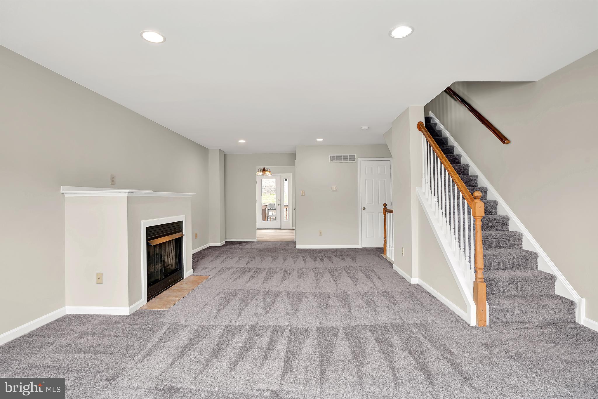 COLONIAL - Residential